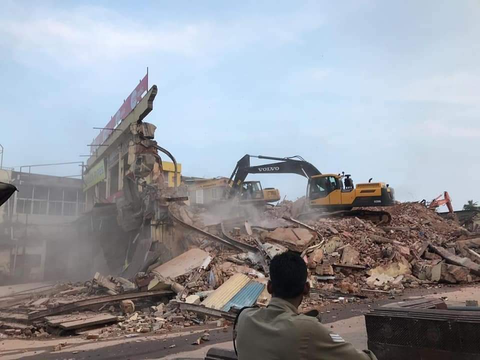 RusirajP's tweet photo. 1. 800 year Emara Matha 
2. Uttar Parswa Matha 
3. Bada Akhada Matha 
4. 100 year old Raghunandan Library &amp; many more.
These Heritages were demolished to build 4 Public Toilets  ..... 
#SaveJagannathTemple https://t.co/c6ci6uPxlP