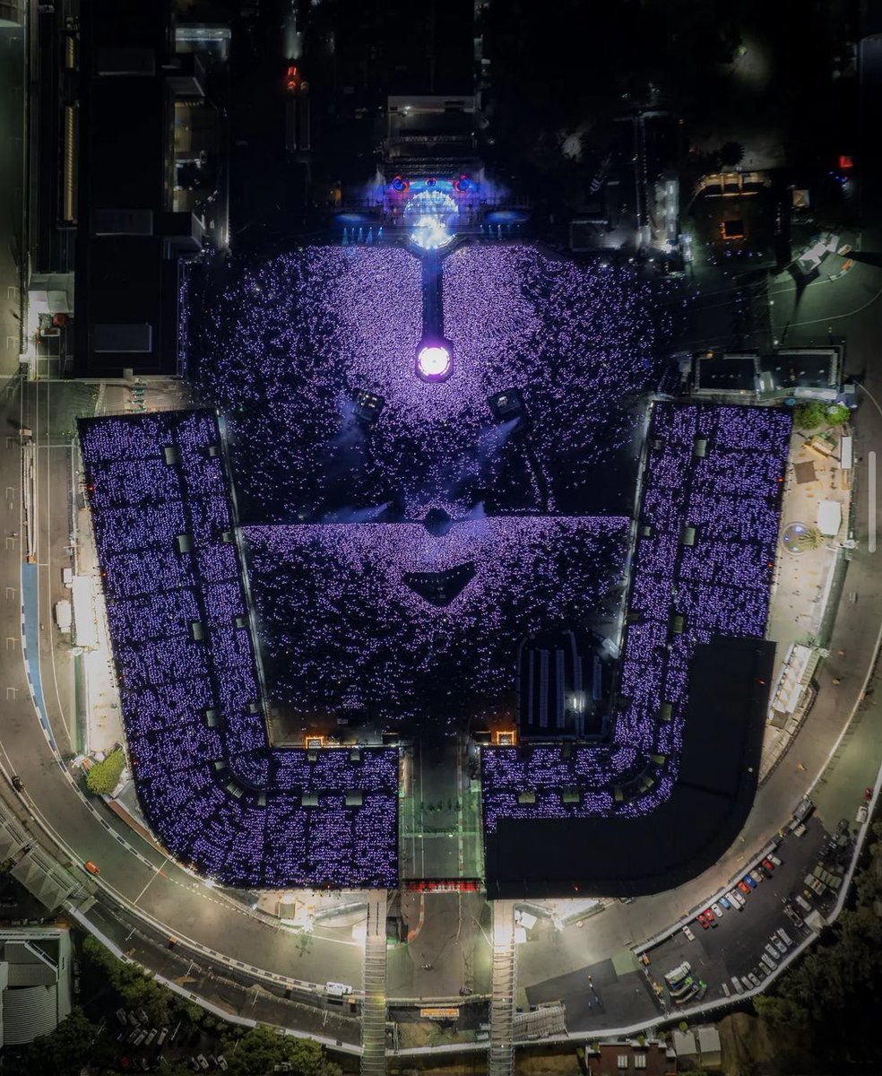 mascoldplay's tweet photo. Vista aérea del Foro Sol durante el concierto de Coldplay. #ColdplayMexicoCity 🇲🇽

📸: @CSDrones_ https://t.co/b9xyTQjsqo