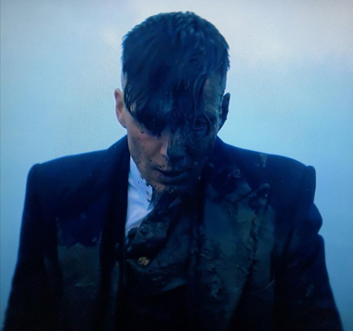 damnyoutommy's tweet photo. the way this final season started so dark but ended with so much light and hope. i’m so glad they gave tommy the ending he deserves. phenomenal. #PeakyBlinders https://t.co/Mz6YRizW5j