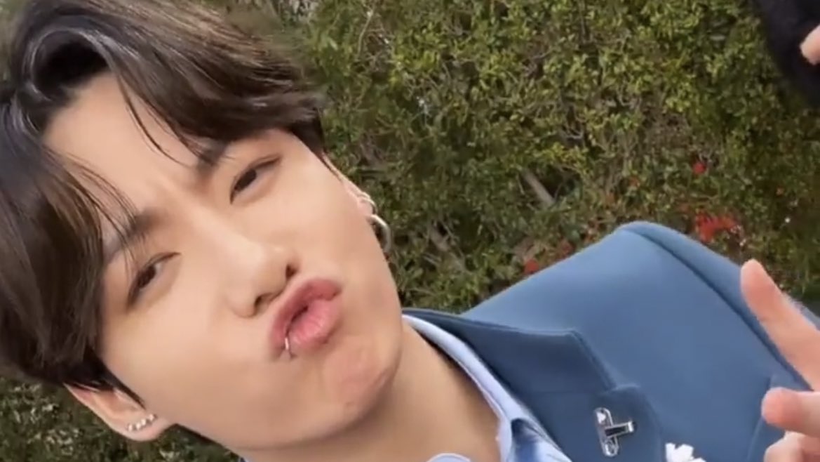 gimbapkookoo's tweet image. gimby noot noot grammys edition