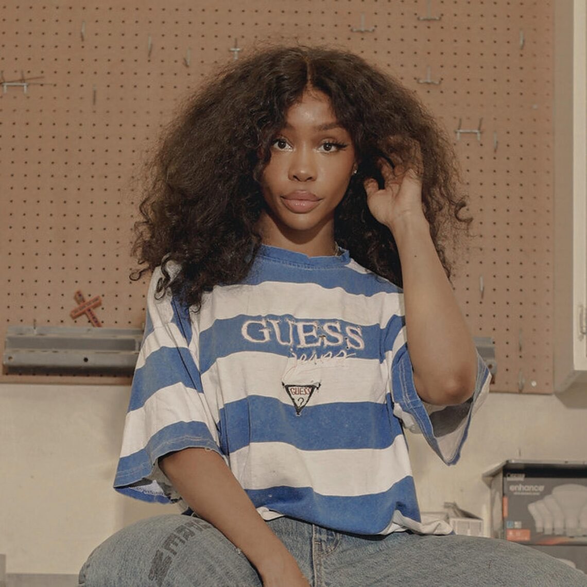 PopCrave's tweet photo. 🚨 SZA reveals that she has finished her sophomore album: 

“I just finished it up in Hawaii.. And it’s coming soon!” https://t.co/zeKFXwgxDq