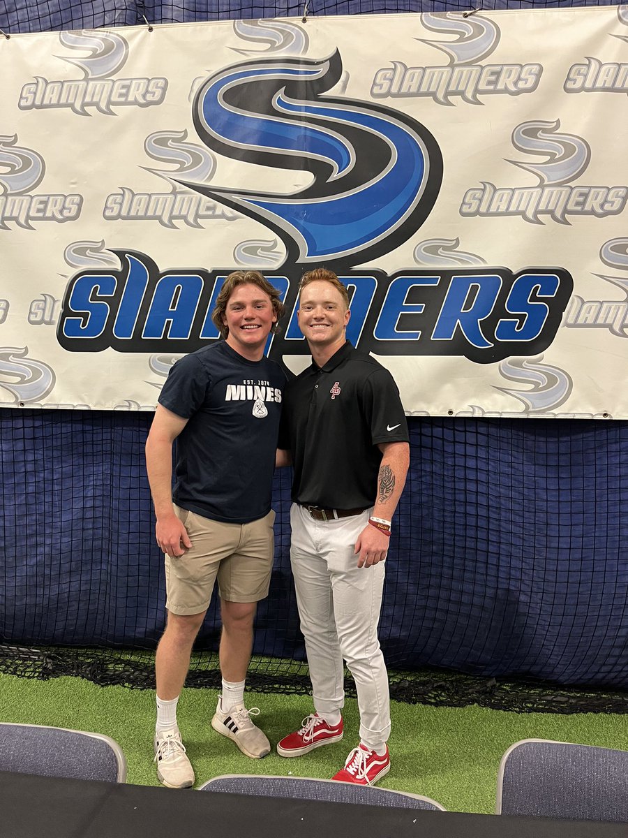 AndrewBrady_6's tweet photo. Slammers signing day! @OrediggersBSB @Slammersbasball @MullenBaseball @Birchprospects https://t.co/vWaQ1al5sH