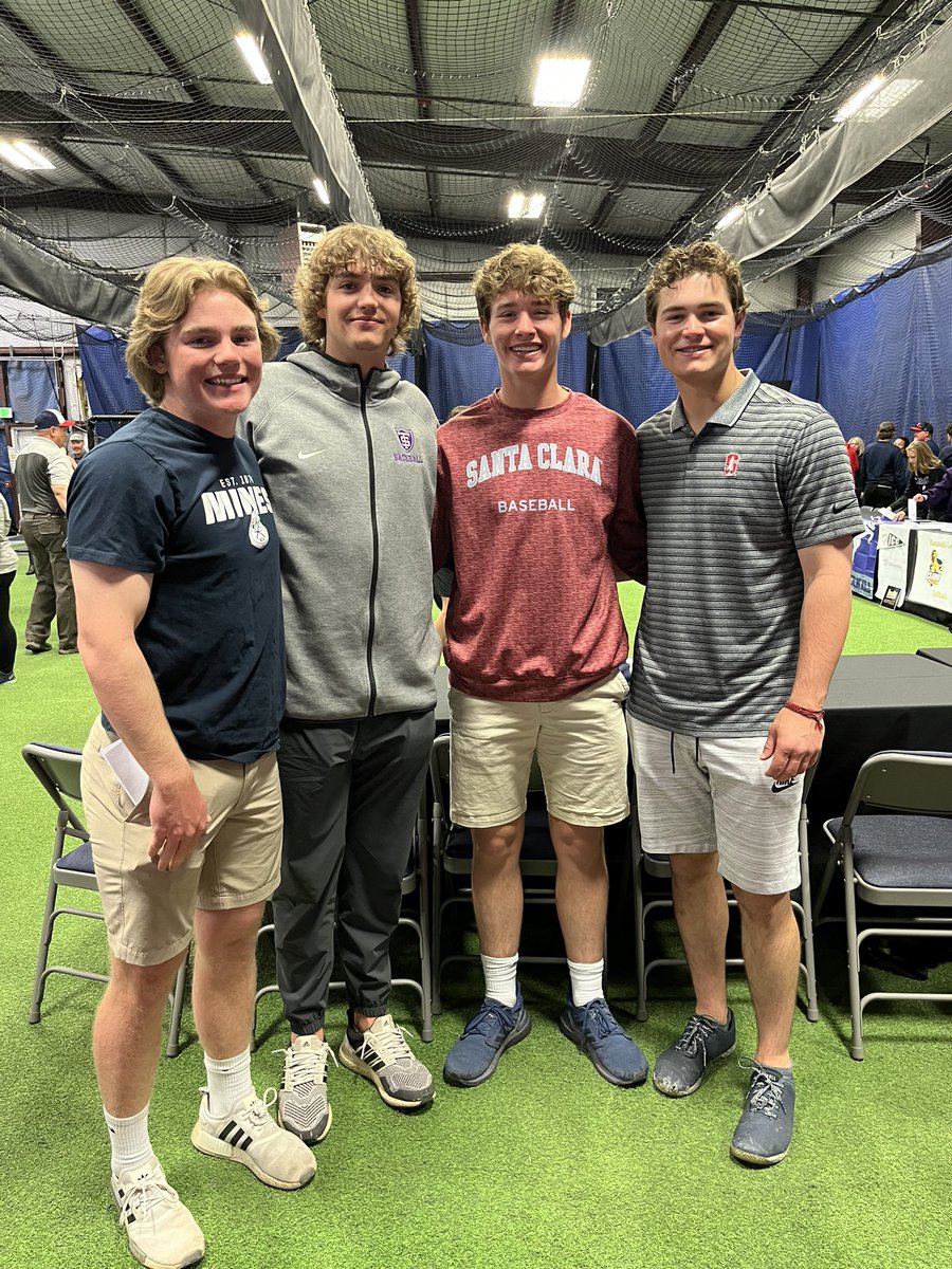 AndrewBrady_6's tweet photo. Slammers signing day! @OrediggersBSB @Slammersbasball @MullenBaseball @Birchprospects https://t.co/vWaQ1al5sH