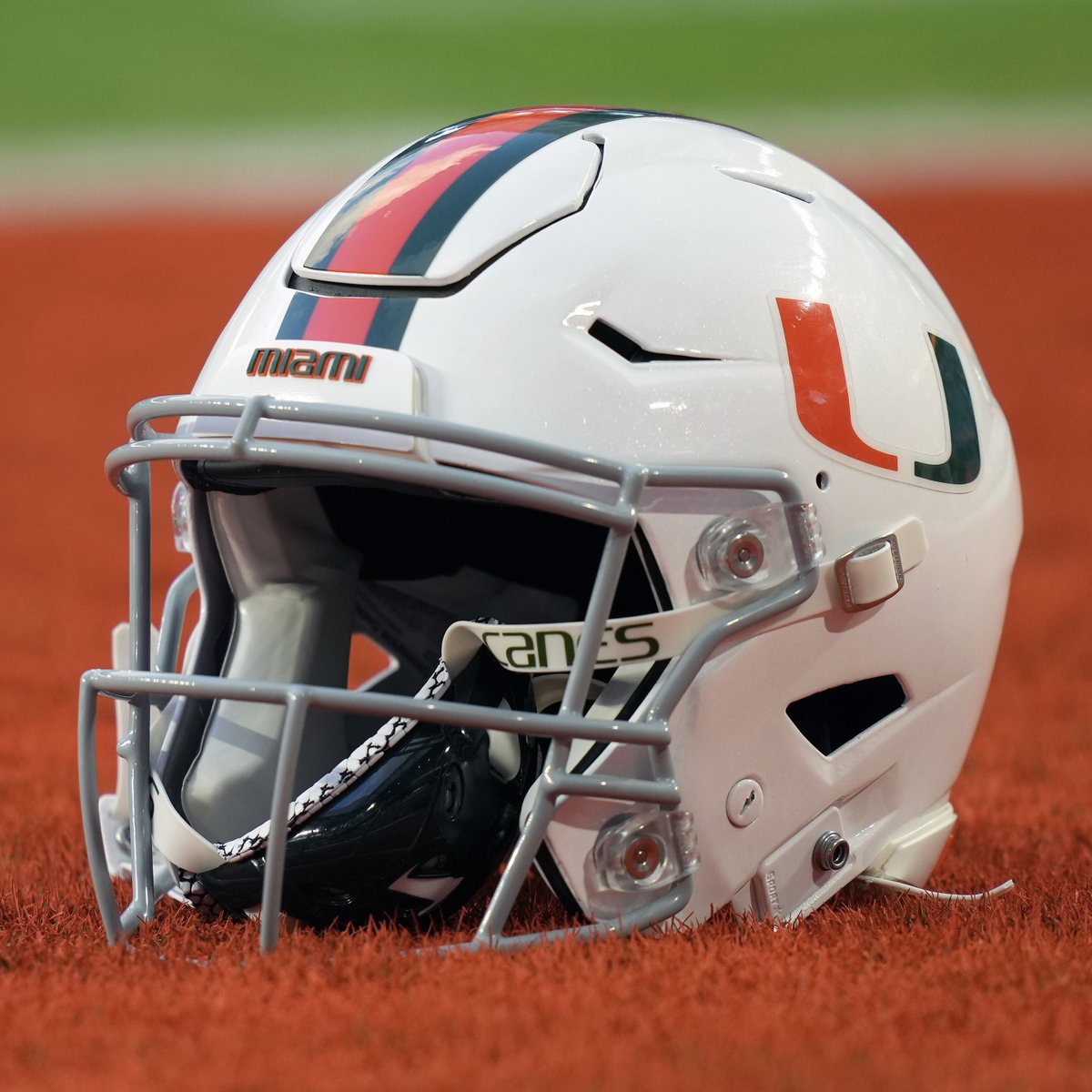 PFF_College's tweet photo. Who’s the first player that comes to mind while looking at this image❓ https://t.co/lV9Qbg95EM