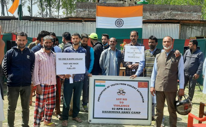 mera__mawar's tweet photo. With a view to counsel and guide the youth in the area, an interactive session was organized by #IndianArmy with listed stone pelters at Police Station, #Soibug.
#IndianArmyPeoplesArmy
#NayaKashmir
#KashmirYouth
#TheKashmirFiles
#RRR
#Kashmir #IPL2022
#RamzanMubarak https://t.co/BWuBABRu5f