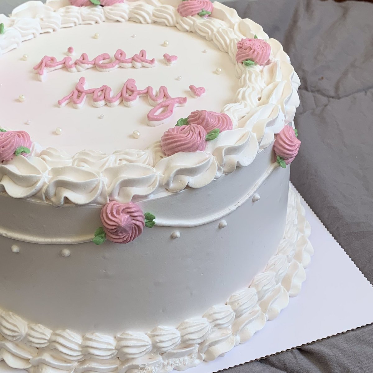 _daawn3's tweet photo. just wanna share my 21st pinterest-inspired bdayyy cake to uu !! 🥹🥰 ik it’s cutee, but lmk what u guys think ! 🫶🏻 https://t.co/PbzXUqgRbz