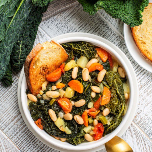 nonnabox's tweet photo. Ribollita is a true symbol of poor Tuscan cuisine.
Read more 👉 https://t.co/wSNL9x1TDN
#italianrecipe #italian #food #Recipes #FreshVegetables #EarthyTuscanSoups #TuscanBread #CannelliniBeans https://t.co/RUdyIp2NOE