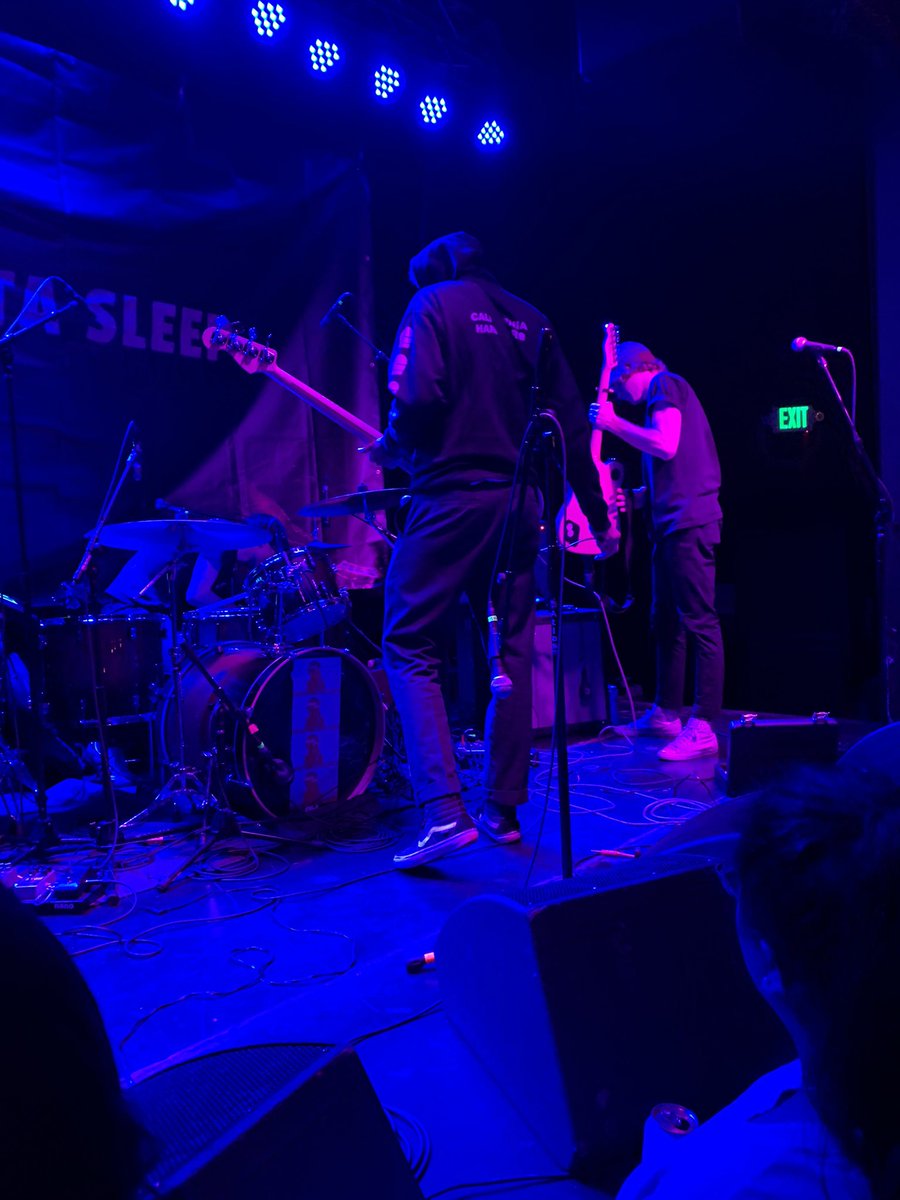 AlleysWitchin's tweet photo. blueberry the band https://t.co/I55784UlXA