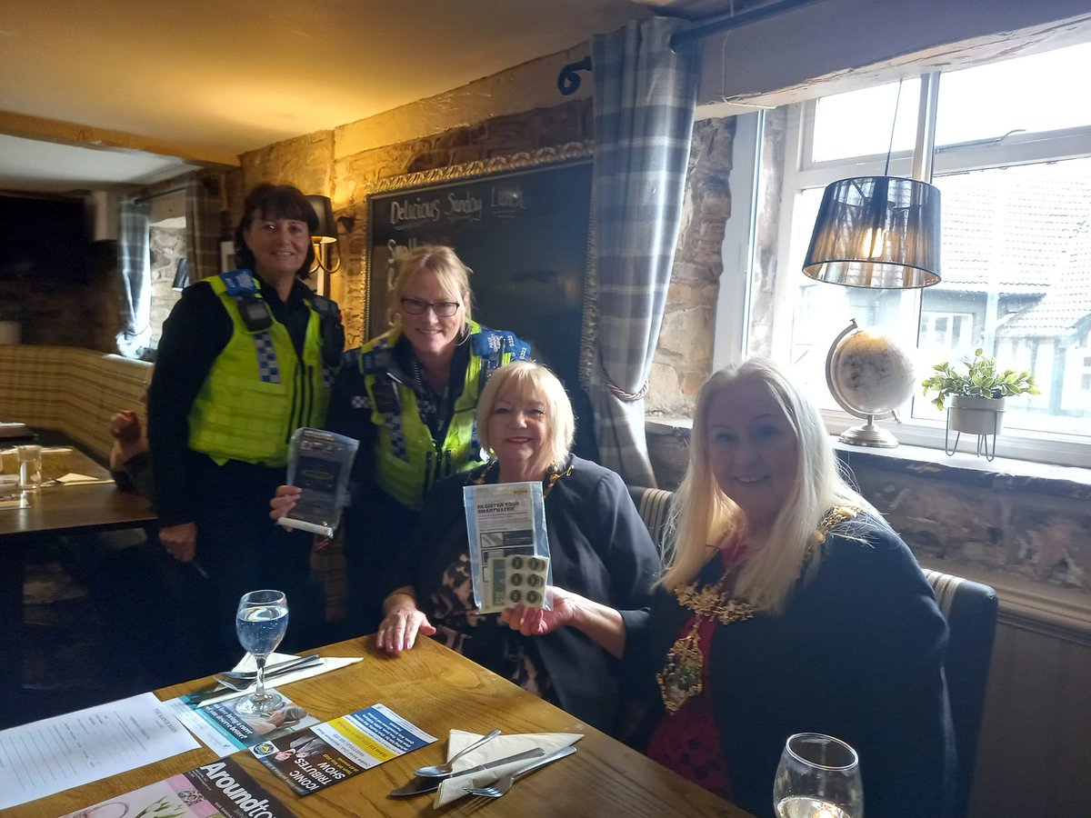 Delighted that Mayor & Mayoress of Rotherham, Jenny & Jeanette, & PCSO's Helen & Joy could join us at the Manor Barn Friendship Lunch, which was a huge success. Amazing performance by Richie Richards. Next event 27 April with the fantastic @omh92 
@RotherhamMayor @RothCentralNPT_ https://t.co/B59jPcT9I0 https://t.co/GaMgjlPYQC