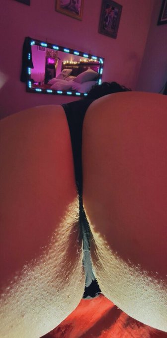 Nothing better than a well-kept classic that&rsquo;s not your Father&rsquo;s Oldsmobile. https://t.co/K1TRIjT4Jk<a href="/tag/milf"class="tags"><span>#milf</span></a><a href="/tag/mondaymood"class="tags"><span>#mondaymood</span></a><a href="/tag/onlyfans"class="tags"><span>#onlyfans</span></a><a href="/tag/contentcreator"class="tags"><span>#contentcreator</span></a>