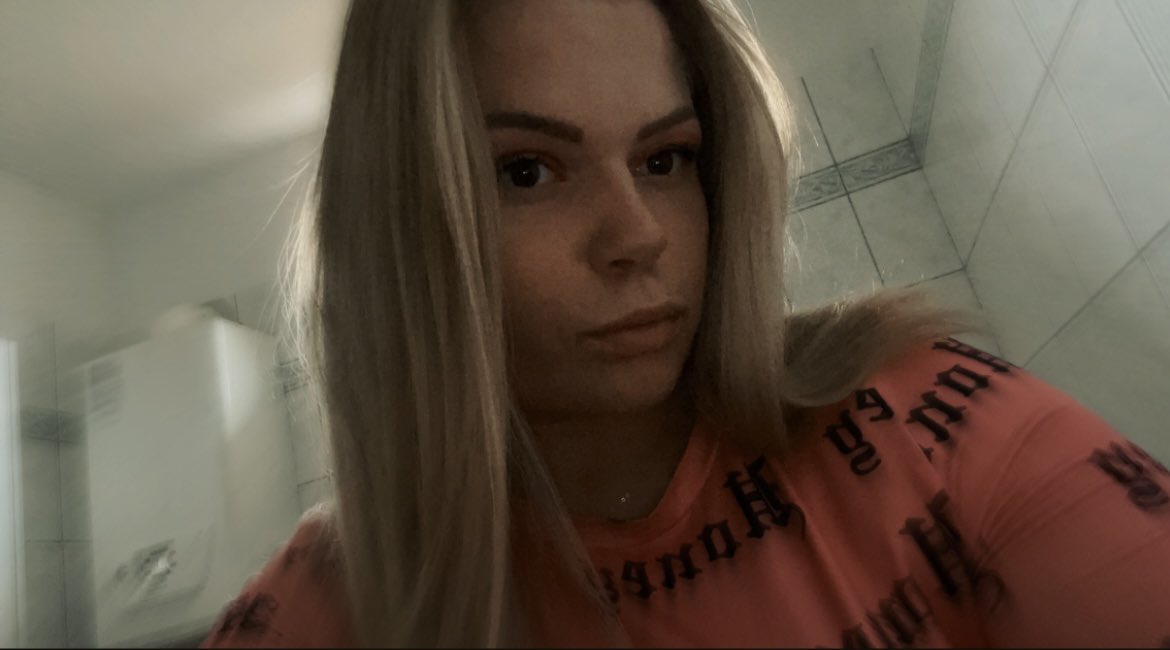 Brigesz20's tweet photo. https://t.co/gbwj2bZ5tw 📌iratkozzfeel💜 https://t.co/B5wEF3P54d