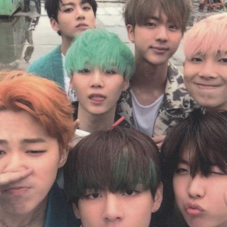 jelejellyj's tweet photo. #OurProudBTS O kadar mükemmeldiniz ki sadece emeklerinizin karşılığını alamadığınıza üzüldüm :) https://t.co/Ln2ACitKtK