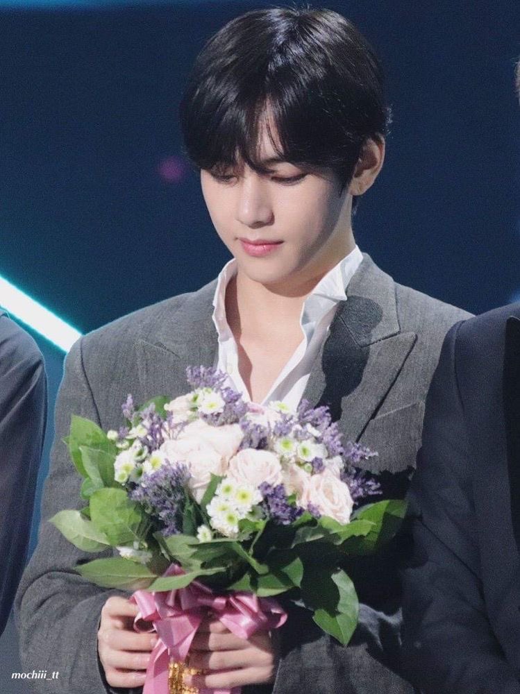 ORYTKTH's tweet photo. @HEYBJH91 baby, look oh, flowers para sayo, i’m sorry🥺 https://t.co/piMxnB3aY3