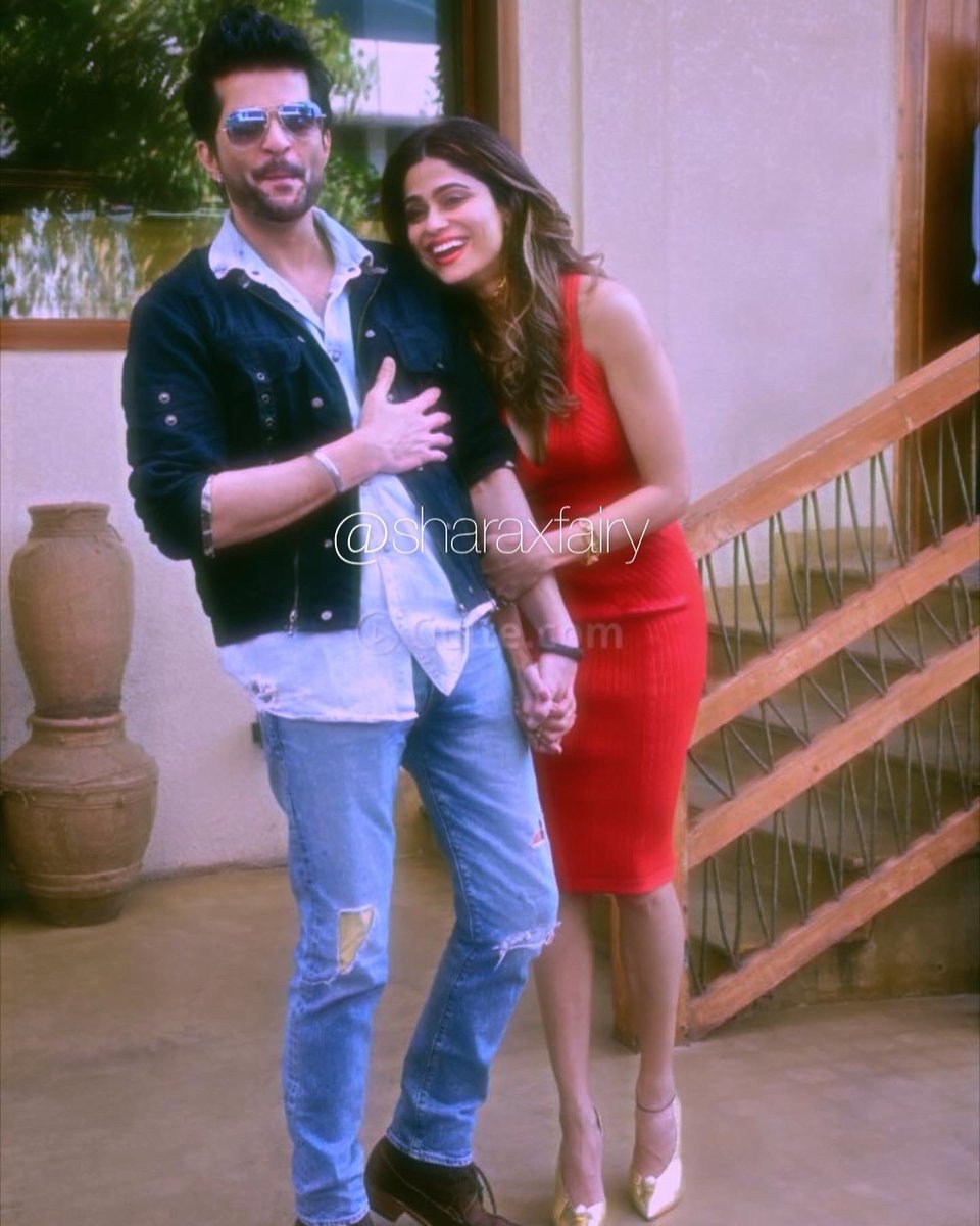 shamitaxfairy's tweet photo. all smiles <3
handholding supremacy
{ #ShaRa #ShaRaFam #ShaRaForever #ShamitaShetty #RaqeshBapat #ShamitasTribe #RaqArmy } https://t.co/br8hq5lWEa