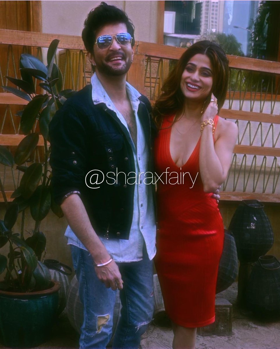 shamitaxfairy's tweet photo. all smiles <3
handholding supremacy
{ #ShaRa #ShaRaFam #ShaRaForever #ShamitaShetty #RaqeshBapat #ShamitasTribe #RaqArmy } https://t.co/br8hq5lWEa