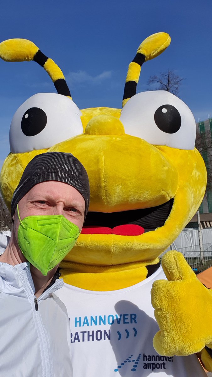 TwindadFrank's tweet photo. Na, immerhin ein selfie ergattert.
#hajmarathon #runnover https://t.co/oP5tdi5Vg3