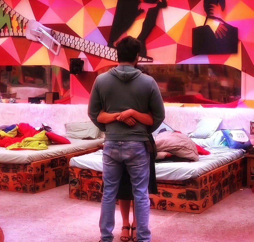 jaadafa__ho's tweet photo. This hug.... ♥️💫

#SidNaaz https://t.co/qH3vvGCVEn