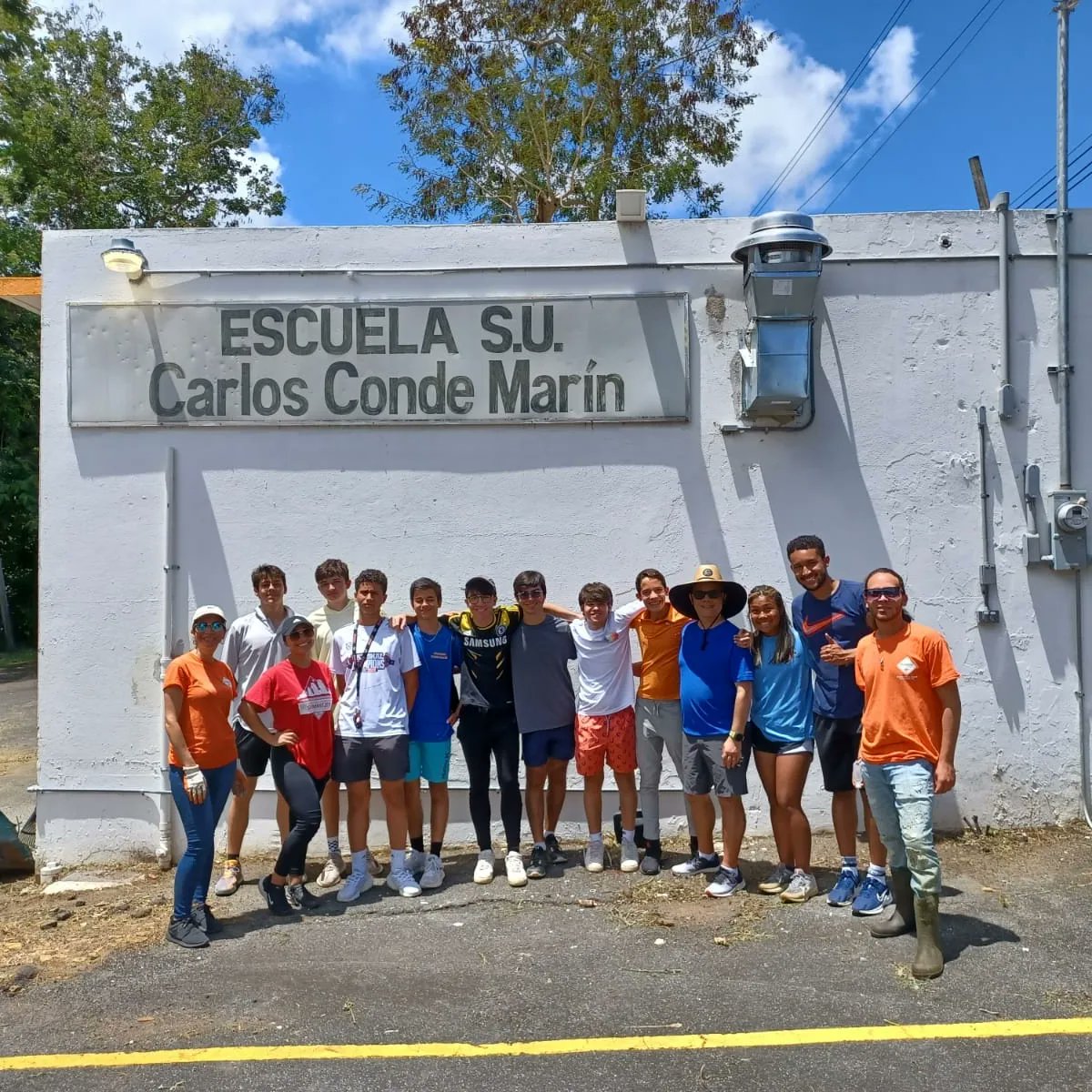 brigadaspr's tweet photo. ¡Promoviendo la Educación, Arte y Cultura en otra brigada exitosa! 🇵🇷 Ayudando en la Restauración de la Antigua Escuela Carlos Conde Marín, en alianza con el proyecto La Conde de PATBA. #brigadaspr 🌻¡Mil gracias al maravilloso estudiantado de @ColSanIgnacioPR y a #WalmartPR! 🌎 https://t.co/kXyc0hypLf