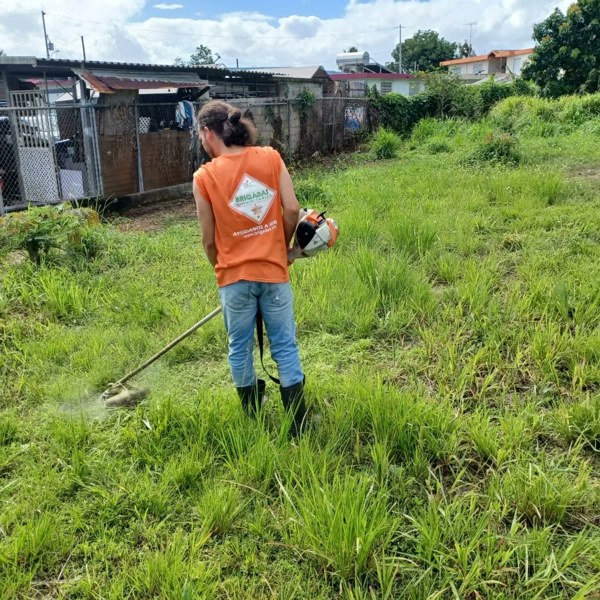brigadaspr's tweet photo. ¡Promoviendo la Educación, Arte y Cultura en otra brigada exitosa! 🇵🇷 Ayudando en la Restauración de la Antigua Escuela Carlos Conde Marín, en alianza con el proyecto La Conde de PATBA. #brigadaspr 🌻¡Mil gracias al maravilloso estudiantado de @ColSanIgnacioPR y a #WalmartPR! 🌎 https://t.co/kXyc0hypLf