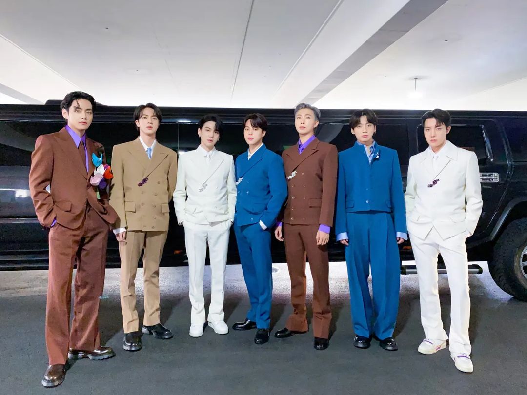 Agnesvathasa's tweet photo. YOU GUYS' PERFORMANCE ON THE STAGE TODAY IS THE BEST 🔥🔥
YOU ARE GREAT AND WE ARE PROUD OF YOU GUYS💜💜
@bts_bighit @BTS_twt 

#WEPROUDOFYOUBTS #OurProudBTS #GotARMYRightBehindYou #Armyisproudofbts #ARMYLovesBTS https://t.co/2N20BEggpJ