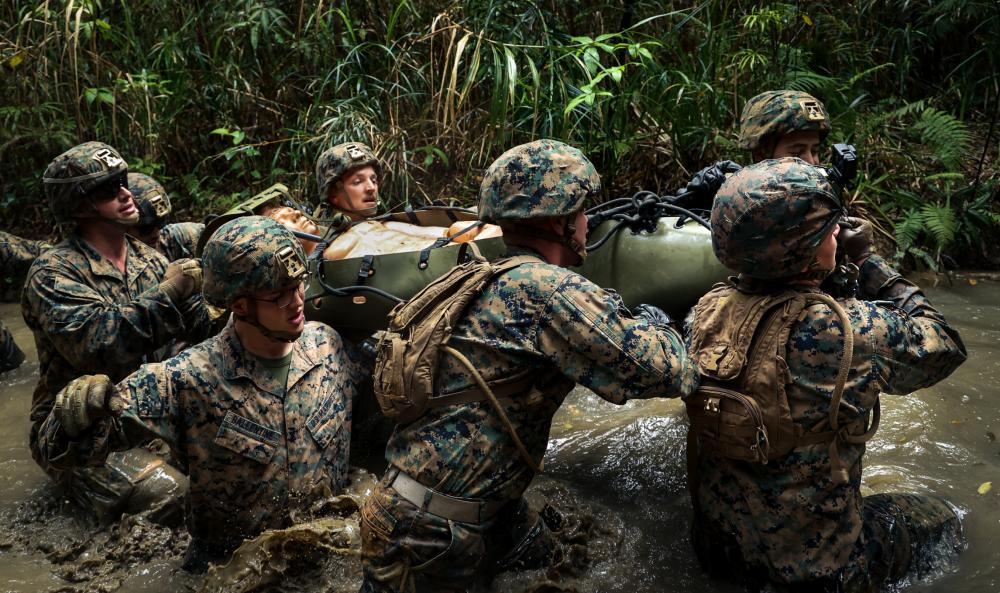 IIIMEF's tweet photo. #Marines with III MIG conducted casualty evacuation training at the Jungle Warfare Training Center.

@USMC photos by Cpl. Colton K. Garrett and Cpl. Lydia Gordon
#USMC #IIIMIG #Military https://t.co/aZVAI4j8Wl