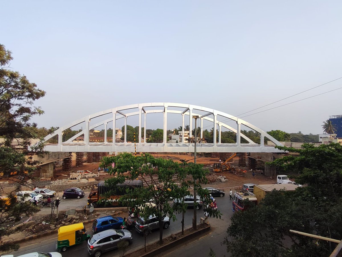 RailMinIndia's tweet photo. Upgrading Infrastructure, Bolstering Mobility! 

For Construction of Road Over Bridge at 3rd gate (level crossing no. 381) in Belagavi, Karnataka of SWR, Bow String Girder has been launched recently.
On completion, this ROB will facilitate seamless movement of traffic. https://t.co/W0Ky64LrMN
