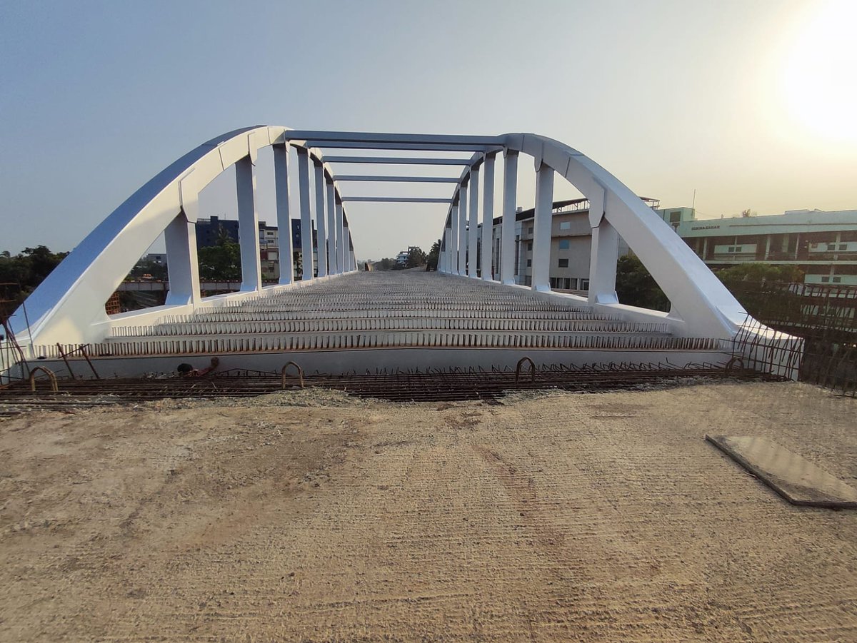 RailMinIndia's tweet photo. Upgrading Infrastructure, Bolstering Mobility! 

For Construction of Road Over Bridge at 3rd gate (level crossing no. 381) in Belagavi, Karnataka of SWR, Bow String Girder has been launched recently.
On completion, this ROB will facilitate seamless movement of traffic. https://t.co/W0Ky64LrMN