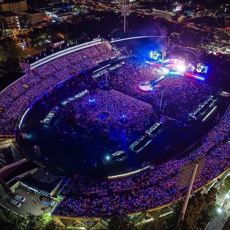 micoldradio's tweet photo. @coldplay, a donde quiera que vayas, sea el lugar del mundo en el que estés, ahí vamos a estar. Vamos a estar los que salvaste con tu música, los que acompañaste en las noches frías, a los que consolaste cuando  perdieron a alguien importante, los que te escuchan desde el cielo. https://t.co/JEMF2myjf9