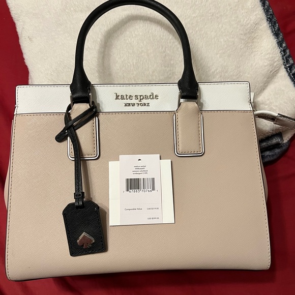 TAYTAY_M_WELLS's tweet photo. So good I had to share! Check out all the items I'm loving on @Poshmarkapp #poshmark #fashion #style #shopmycloset #katespade: https://t.co/9udlWTmy80 https://t.co/aMlYMwoAbt