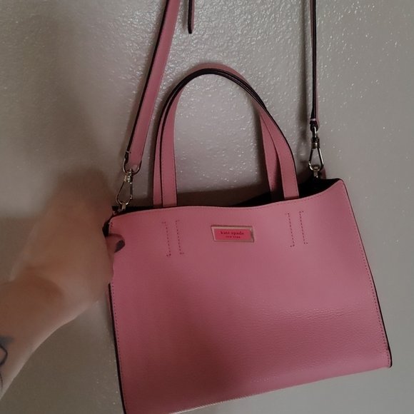 TAYTAY_M_WELLS's tweet photo. So good I had to share! Check out all the items I'm loving on @Poshmarkapp #poshmark #fashion #style #shopmycloset #katespade: https://t.co/9udlWTmy80 https://t.co/aMlYMwoAbt