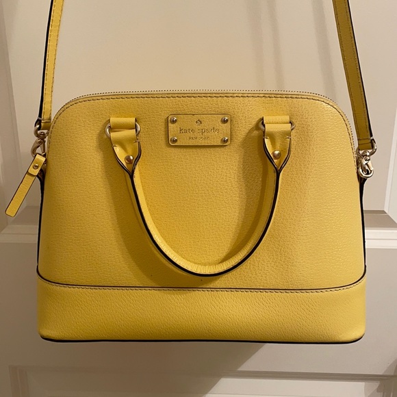TAYTAY_M_WELLS's tweet photo. So good I had to share! Check out all the items I'm loving on @Poshmarkapp #poshmark #fashion #style #shopmycloset #katespade: https://t.co/9udlWTmy80 https://t.co/aMlYMwoAbt