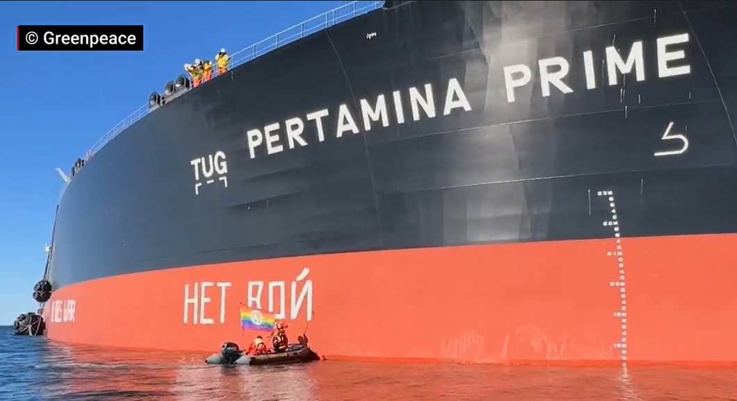 Mentimoen's tweet photo. Minyak dari Russia diblok oleh Greenpeace, supertanker dicoret2. Minyak dari Amerika yg beruntung bisa jual mahal, mengalir bebas ke Eropa dengan restu Greenpeace.. 😁😁 https://t.co/61zIINPInz
