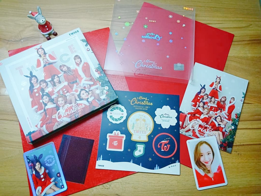small_snail985's tweet photo. 🍭開箱第三張迷你專輯《TWICEcoaster : LANE 1》Christmas Edition ver.聖誕改版專輯
這版專輯的照片真的超級無敵好看～大愛聖誕裝！美爆😍
#twice #twicecoasterlane1 #tt  #albumunboxing #christmasedition #once #nayeon #jungyeon #momo #sana #jihyo #mina #dahyun #chaeyoung #tzuyu https://t.co/S7h6mkfe61