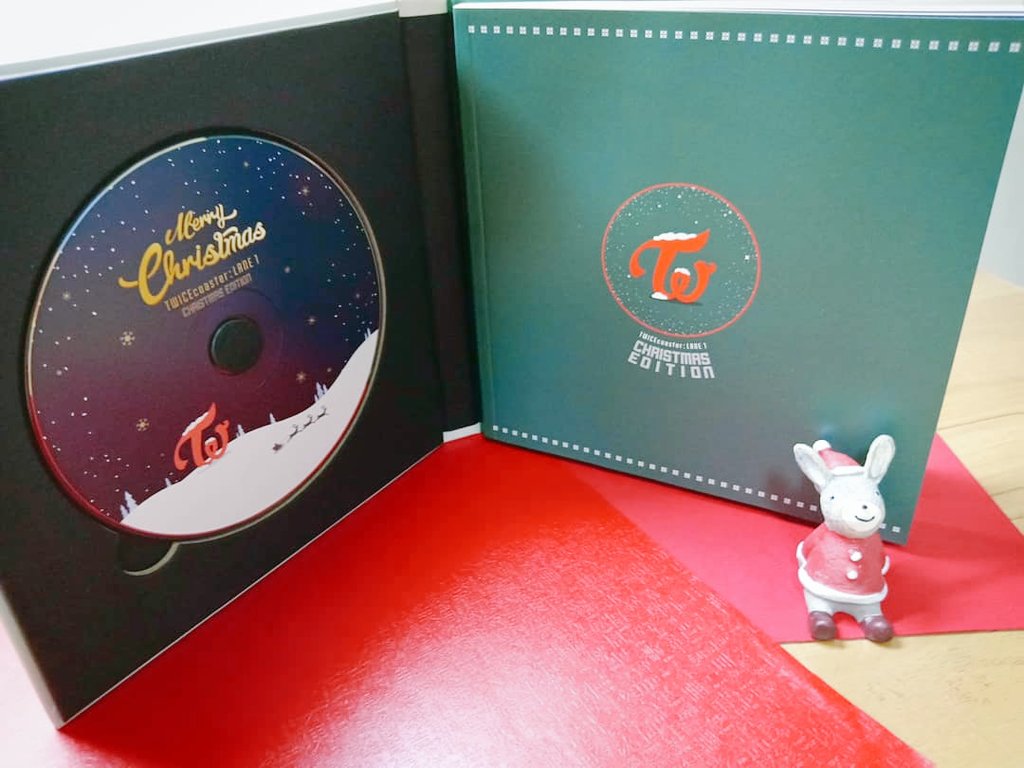 small_snail985's tweet photo. 🍭開箱第三張迷你專輯《TWICEcoaster : LANE 1》Christmas Edition ver.聖誕改版專輯
這版專輯的照片真的超級無敵好看～大愛聖誕裝！美爆😍
#twice #twicecoasterlane1 #tt  #albumunboxing #christmasedition #once #nayeon #jungyeon #momo #sana #jihyo #mina #dahyun #chaeyoung #tzuyu https://t.co/S7h6mkfe61