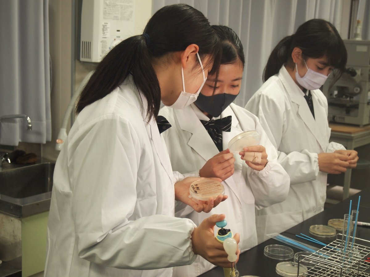UNUIAS's tweet photo. 👩🏻‍🎓 Yomiuri Shimbun featured @Ehime_Univ Senior High School students,  winners of UNU-IAS Director's Award for their #MicroplasticsPollution project 🌏

🔗  https://t.co/1X4FU1RuV3

#youth4climate https://t.co/A8PAhGQZa4