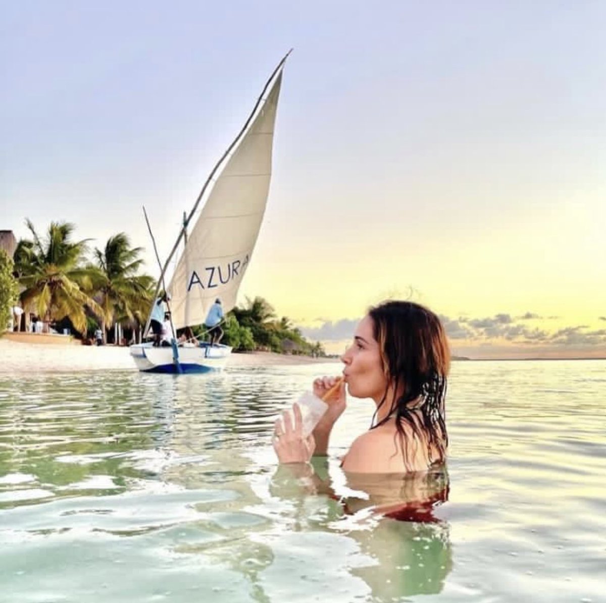 What a great photo 📷 
Thank you to @marisa__vaz - one of our lovely return guests who we have had the pleasure of hosting many times 🥰
We love seeing your photos from Azura Benguerra Island - remember to tag us so we can share your unforgettable moments 
#azurabenguerra