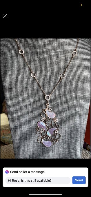 Little trees on the couch r u kidding?????? https://t.co/XZVZEutEsX