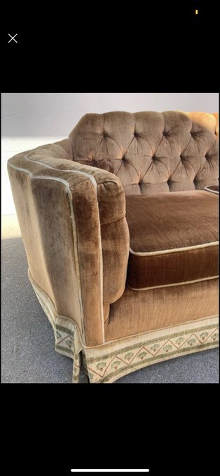 Little trees on the couch r u kidding?????? https://t.co/XZVZEutEsX