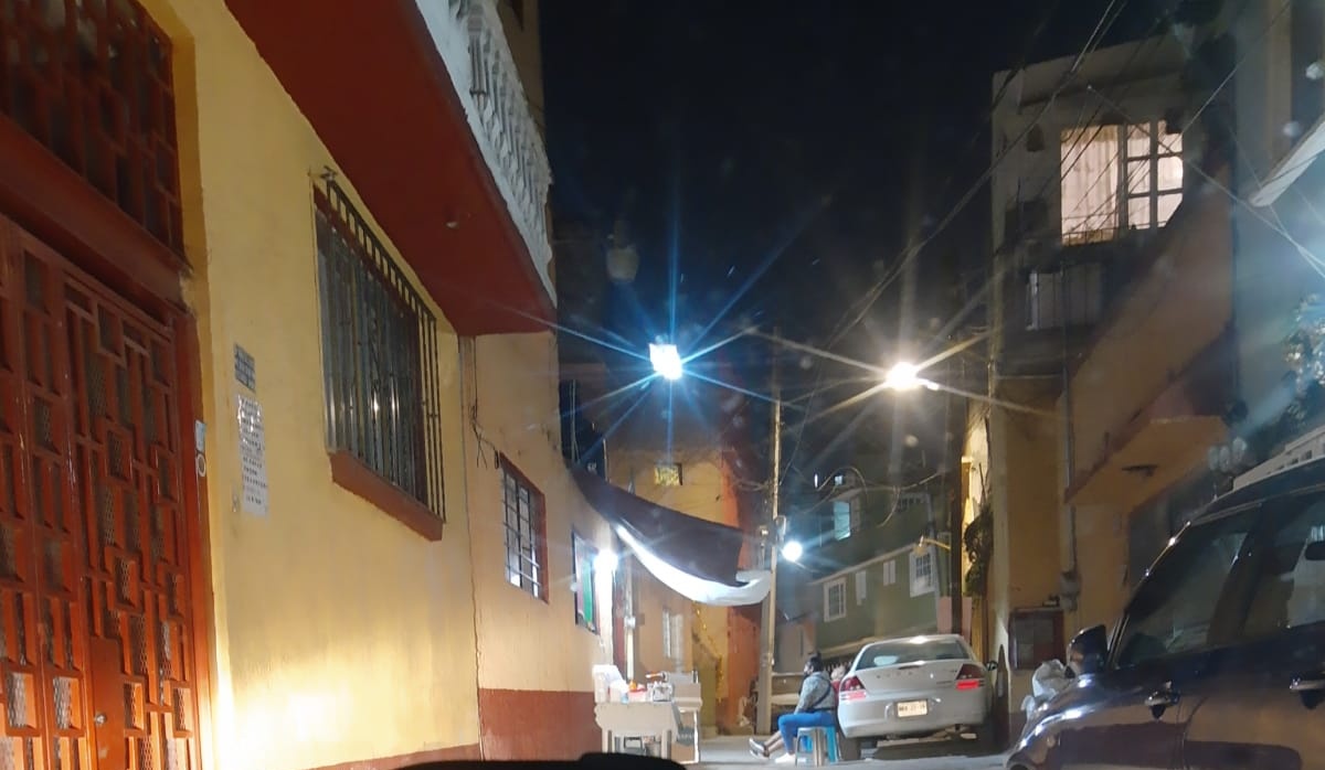 Kattzzie's tweet photo. Alcaldesa @lialimon @AlcaldiaAO @Claudiashein  necesitamos que con urgencia se hagan presentes en la colonia Olivar del Conde. En la tercera cerrada de la 22 hay un gran desorden y muchas situaciones riesgosas. https://t.co/mXSKfwmYnG