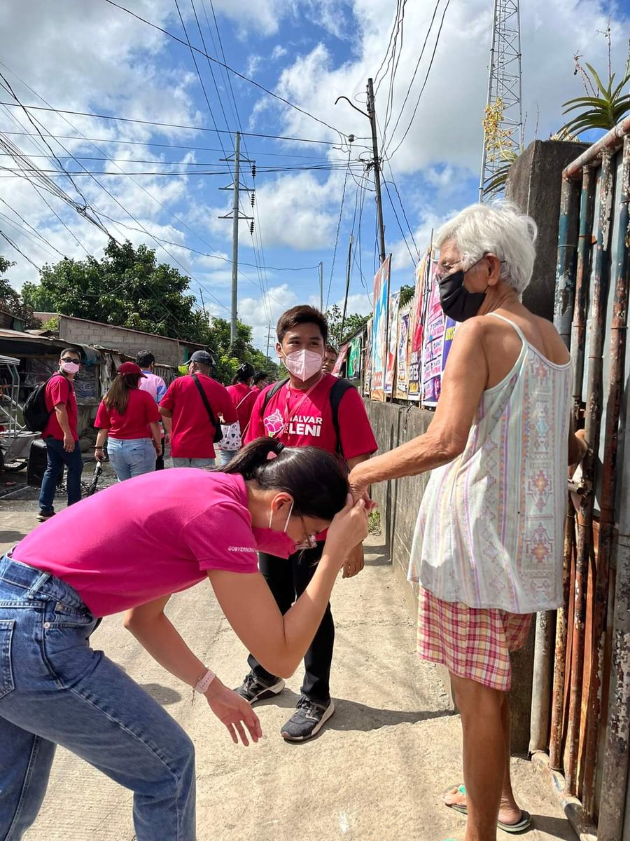 MercyOpena's tweet photo. Doc. Tricia Robredo on National level up house to house campaign in Cavite @jpgrobredo
#KayLeniNaTayo
#LeniKiko2022
#LeniIsMyPresident2022
Ctto https://t.co/5UslqJV0H2