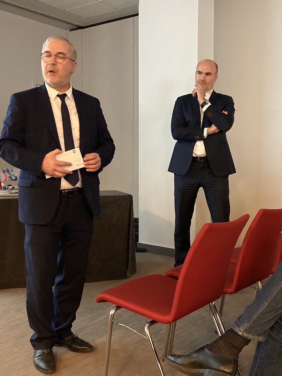 vincentsalimon's tweet photo. 👌 initiative de @FabriceLoher, Maire de @VilledeLorient, avec le pacte d’attractivité de @LorientAgglo. Animé hier avec @LoicFery, Pdt du @FCLorient, lors de #PSGFCL, &amp; la rencontre de partenaires + acteurs dt Marc Prigent, notre concessionnaire #BMW #MINI local. 
Well done 👍 https://t.co/yEFlbRNM0S