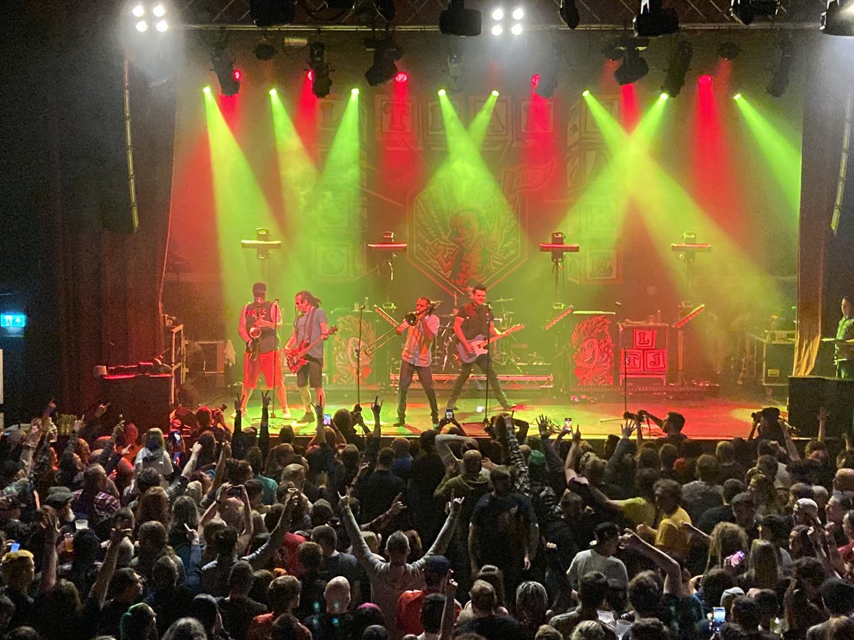 DavidA049's tweet photo. Great night watching the awesome @LessThanJake in Manchester. https://t.co/zLEGIGdfCE
