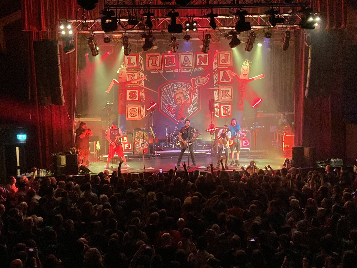 DavidA049's tweet photo. Great night watching the awesome @LessThanJake in Manchester. https://t.co/zLEGIGdfCE