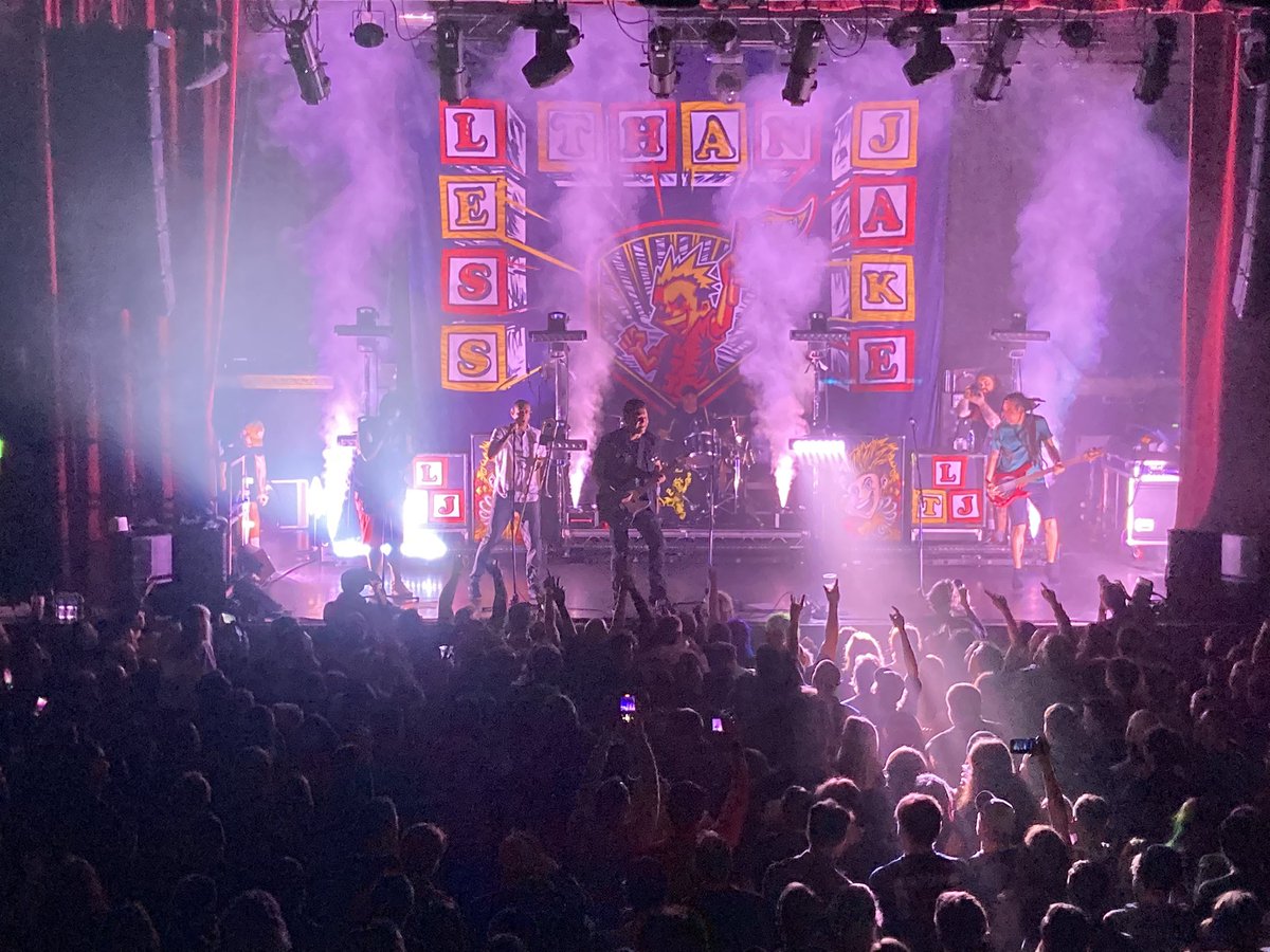 DavidA049's tweet photo. Great night watching the awesome @LessThanJake in Manchester. https://t.co/zLEGIGdfCE