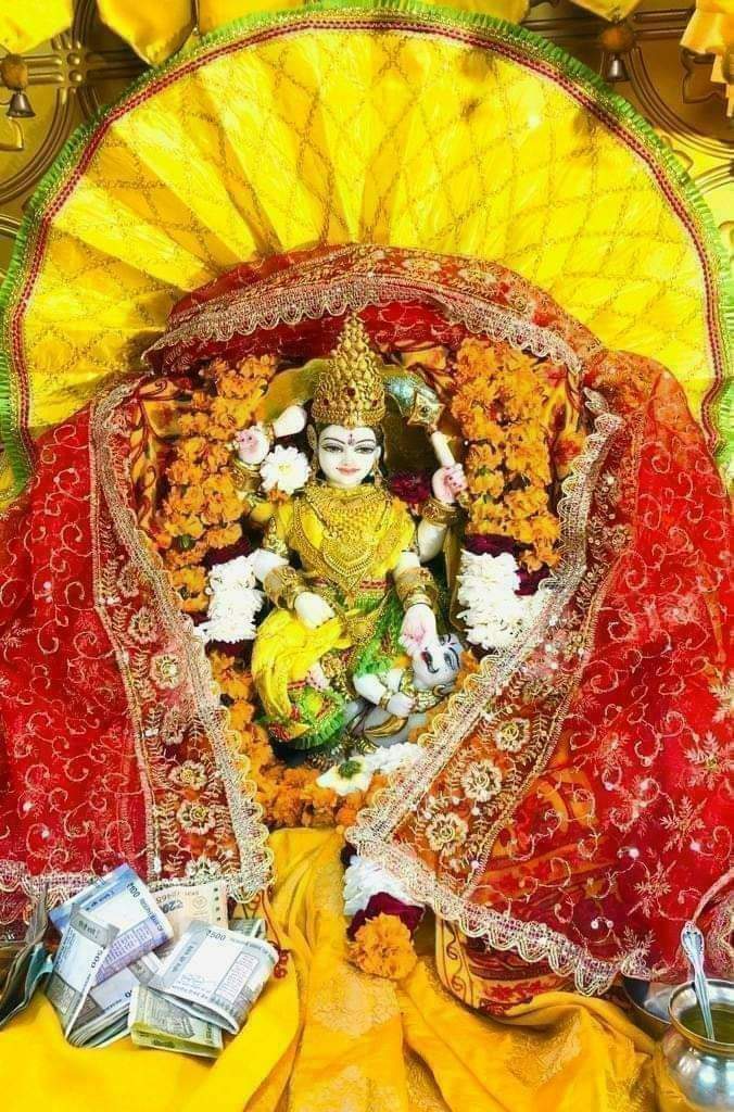 baglamukhipuja's tweet photo. मन को अनन्य भाव से एकनिष्ठ कर मनुष्य को सदैव माँ बगलामुखी के पादारविन्दों का ध्यान करना चाहिए। https://t.co/2wU2RRLrDD