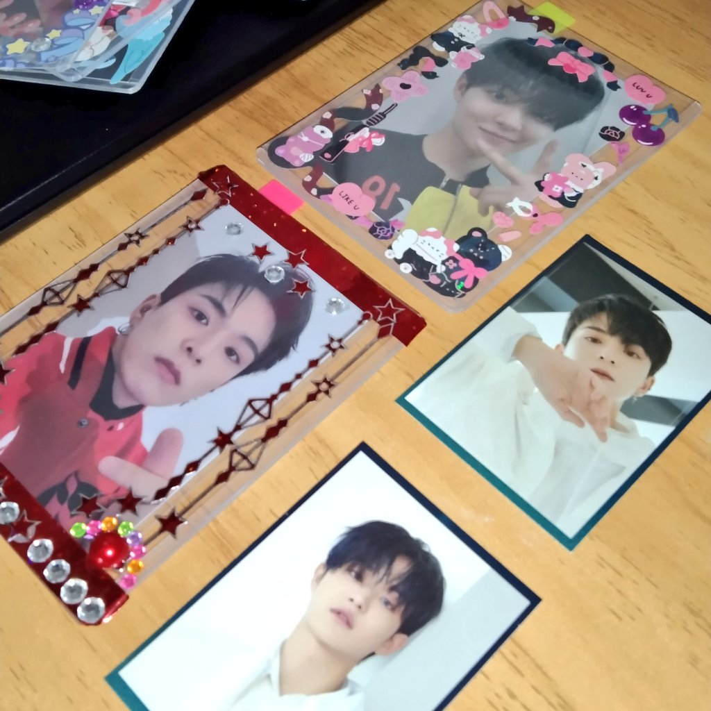 monteumee's tweet photo. [ @baekjul_ buys ]

umuwing papel alert 🫣🫣 heheh got my jisahi applewood today! thanks @reigningFB  ♡♡♡ https://t.co/xxSJ5ON3T1