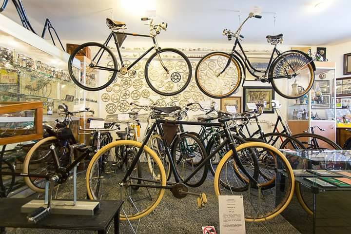 Velomuseum's tweet photo. Draugi, ar prieku paziņojam, ka muzejs sākot ar 01.04.2022. atsāk savu regulāro darbu! 

Darba laiks paliek iepriekšējais – ik dienas no 10.00 līdz 18.00.

Kā vienmēr, biļešu cenā ir iekļauti arī gida pakalpojumi.

Gaidām ciemos, Saulkrastos, Rīgas ielā 44a, T. 29276832 https://t.co/G6yqzPVIoG