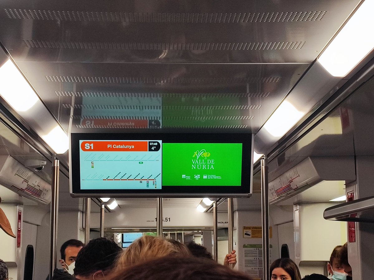 AnamaDomenech's tweet photo. @fgc Seria tot un detall que si tots els rètols i i la megafonia del tren indiquen que és un S1-Terrassa, després no actuiï com un S7. Gràcies per posar-hi remei perquè no es torni a repetir! #Incident https://t.co/USAkl5PR54