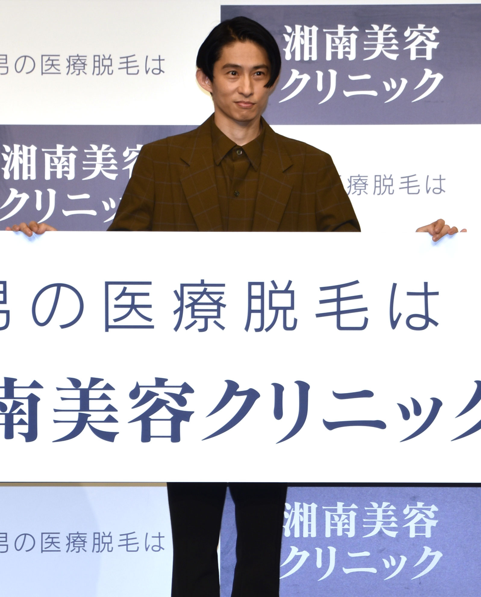 Oricon News オリコンニュース 奇跡の40代 三宅健 美の秘訣を語る 結構前から日傘をさしています 写真 全3枚 T Co Btbzhqzdmr 三宅健 ジャニーズ Cm 湘南美容クリニック T Co 0hnrzud5em Twitter