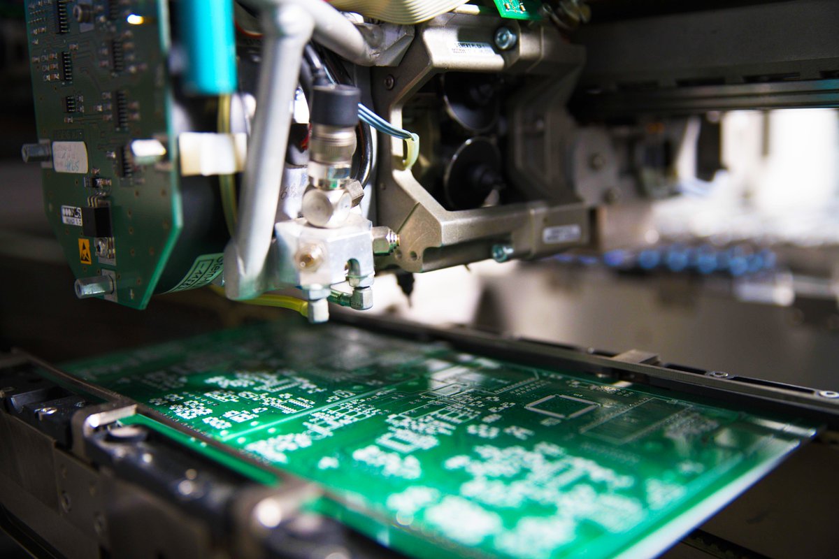 FelixEServices's tweet photo. Assembling chips is one of the most basic processes in manufacturing electronic products. The SMD Pick-and-Place robot uses vacuum suction to pick and place chips on the printed circuit board.
#pcbassembly #pcb #pcbmanufacturing #assembly #makepcb #pcbproduce #pcbassemblyfactory https://t.co/LFCp9ig9nS